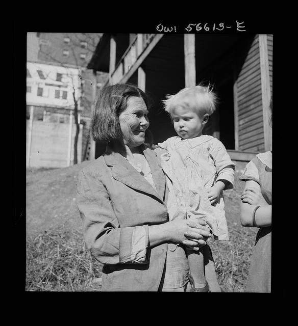 Photo:Knoxville Tennessee 1941 Barbara Wright woman child TVA