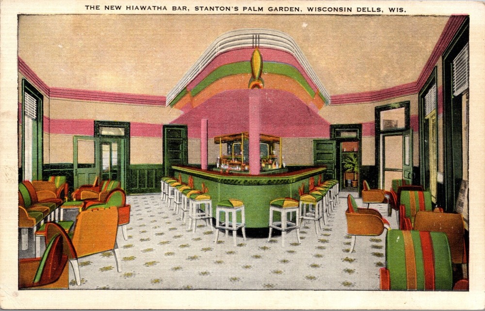 Linen PC Hiawatha Bar at Stanton's Palm Garden in Wisconsin Dells Wisconsin