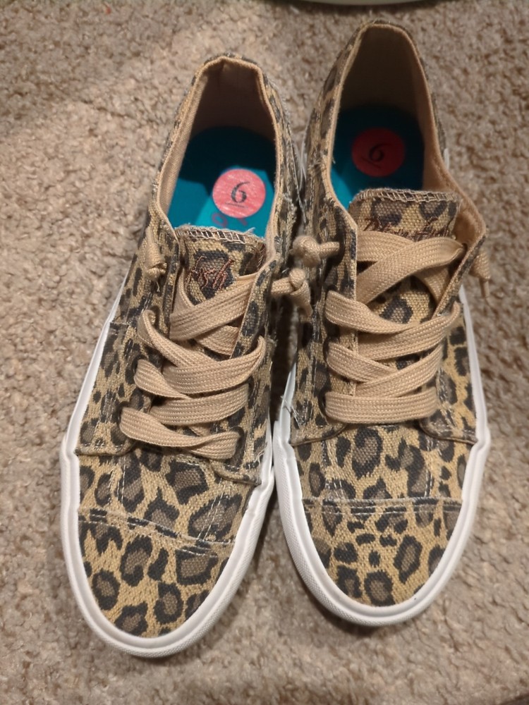 Blowfish Leopard print shoes Womens  size 6 Sneakers Comfort