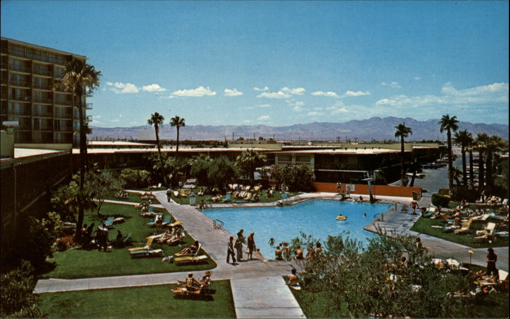 Las Vegas Nevada Stardust Hotel ~ swimming pool ~ 1950-60s postcard