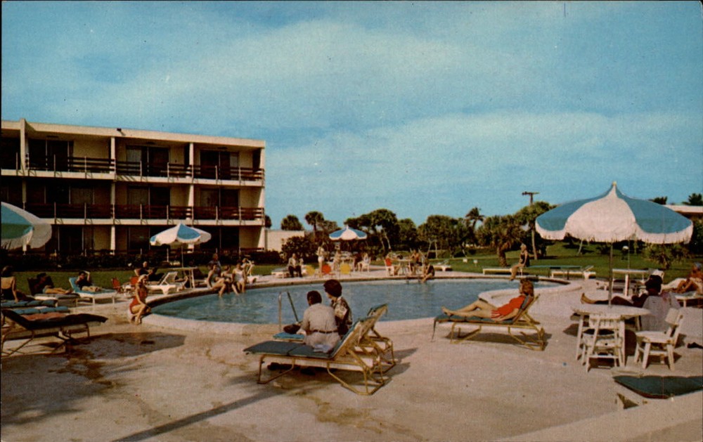 Holiday Inn Palm Beach Florida swimming pool ~ 1950s-60s vintage post card