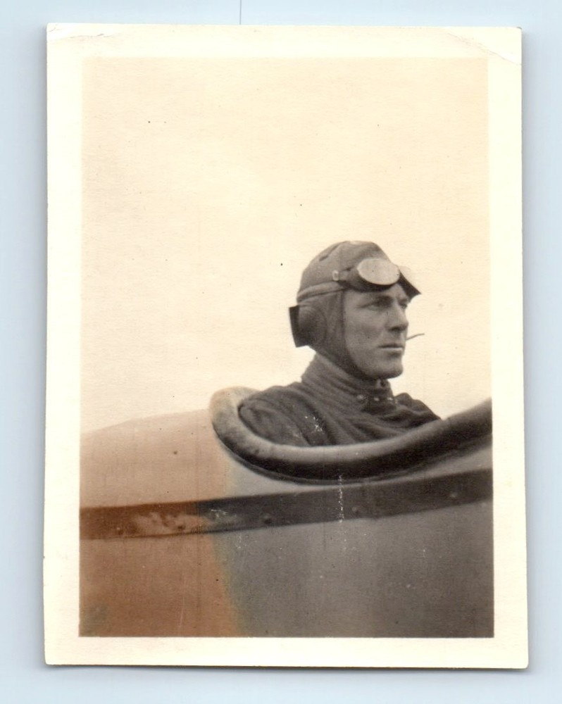 Old Vintage Photo SOLO MAN PILOT AIRPLANE PLANE COCKPIT LEATHER CAP GOGGLES