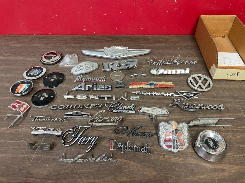 LOT OF VINTAGE CLASSIC MUSCLE CAR CAMARO CORONET FORD CHEVY EMBLEMS 125