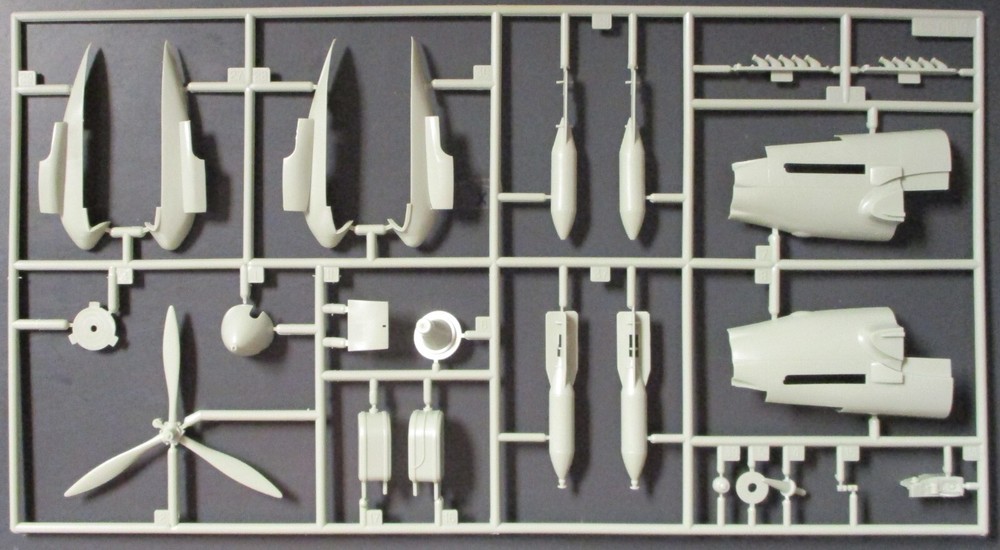 Accurate Miniatures 1/48 IL-2m3 Stormovik Parts Tree A Kit 3407 Model Aircraft-image