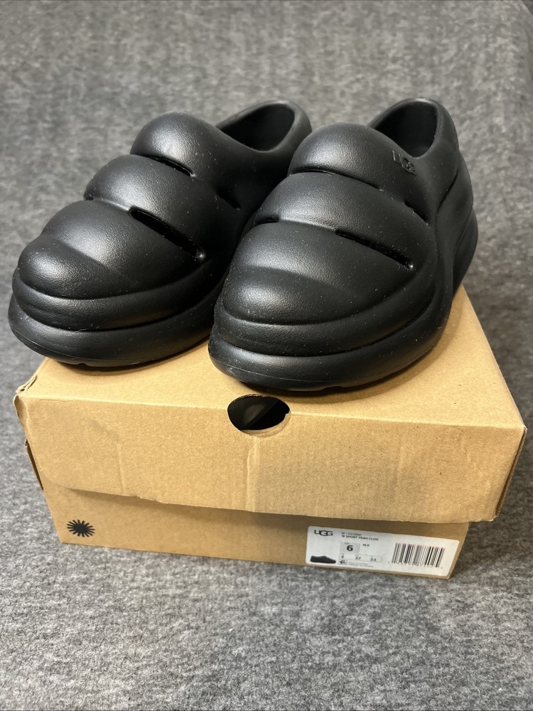 UGG Women's Sport Yeah Clogs Black NEW Size 6 Original Box and Receipt