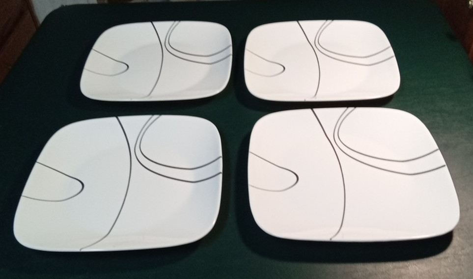 Corelle Simple Lines Square 10-1/2