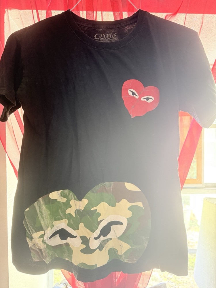 LOVE Black Heart Graphic Print T-Shirt M Short Sleeve Crew Neck Logo