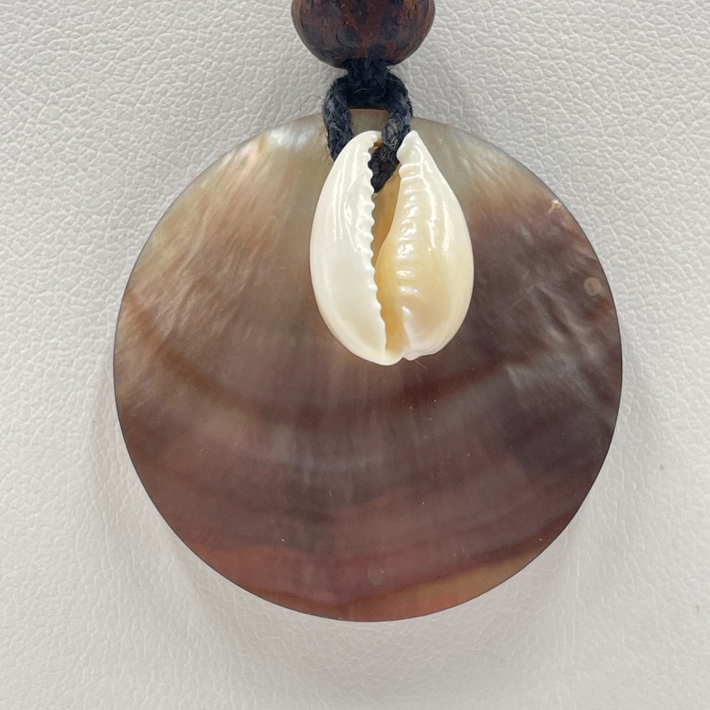 Vintage 90s Boho Cowrie Shell Mother of Pearl Disc Pendant Cord Necklace Brown