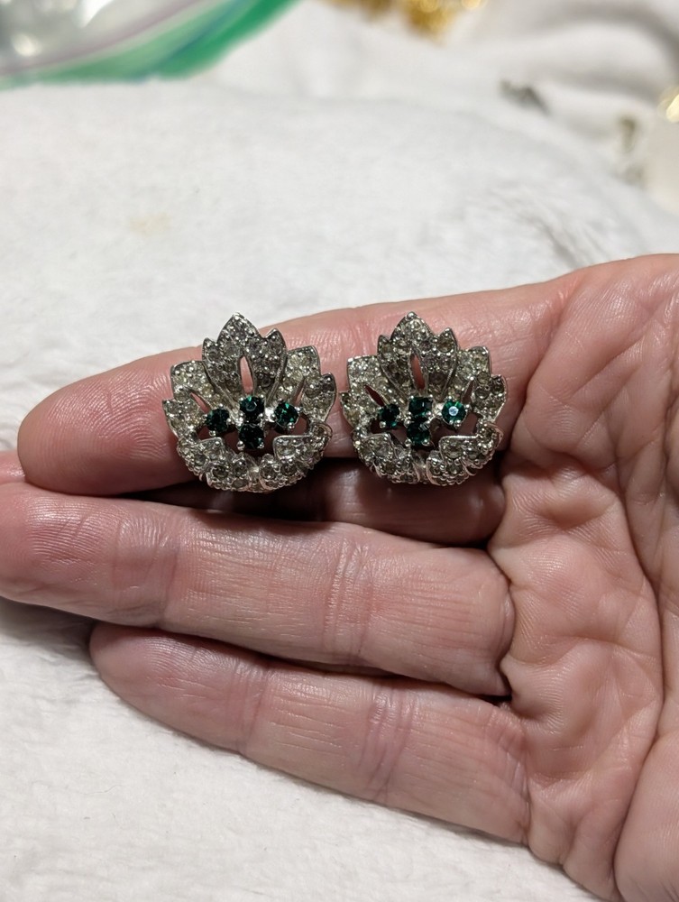 Vintage Signed Jomaz Clip On Earrings Silver Tone Emerald Green Rhinestone