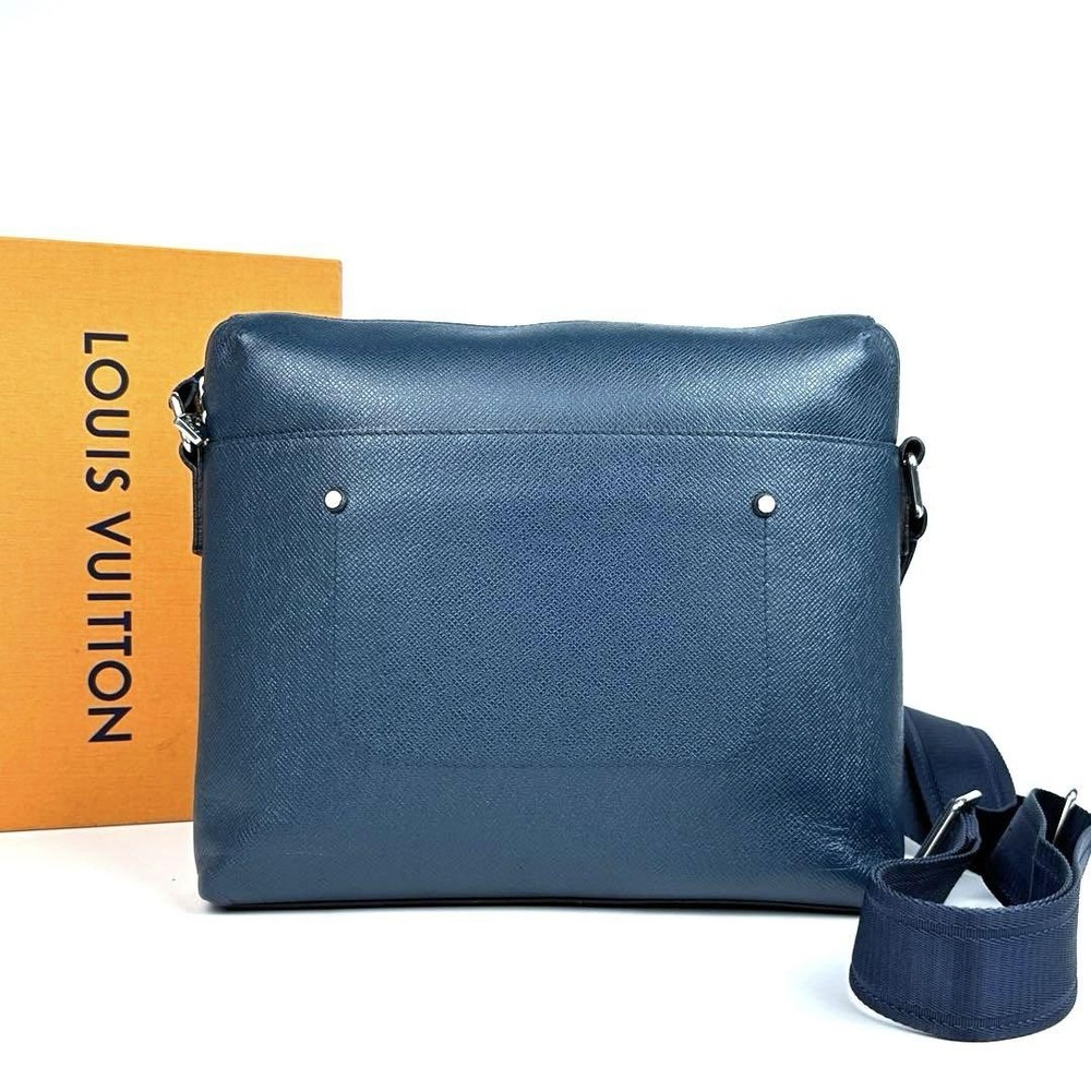 Louis Vuitton Taiga Grigori Messenger Bag Blue Ocean Used