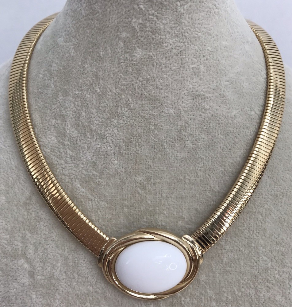 Vintage TRIFARI Omega Chocker Necklace Gold Tone Cabochon White Acrylic 16