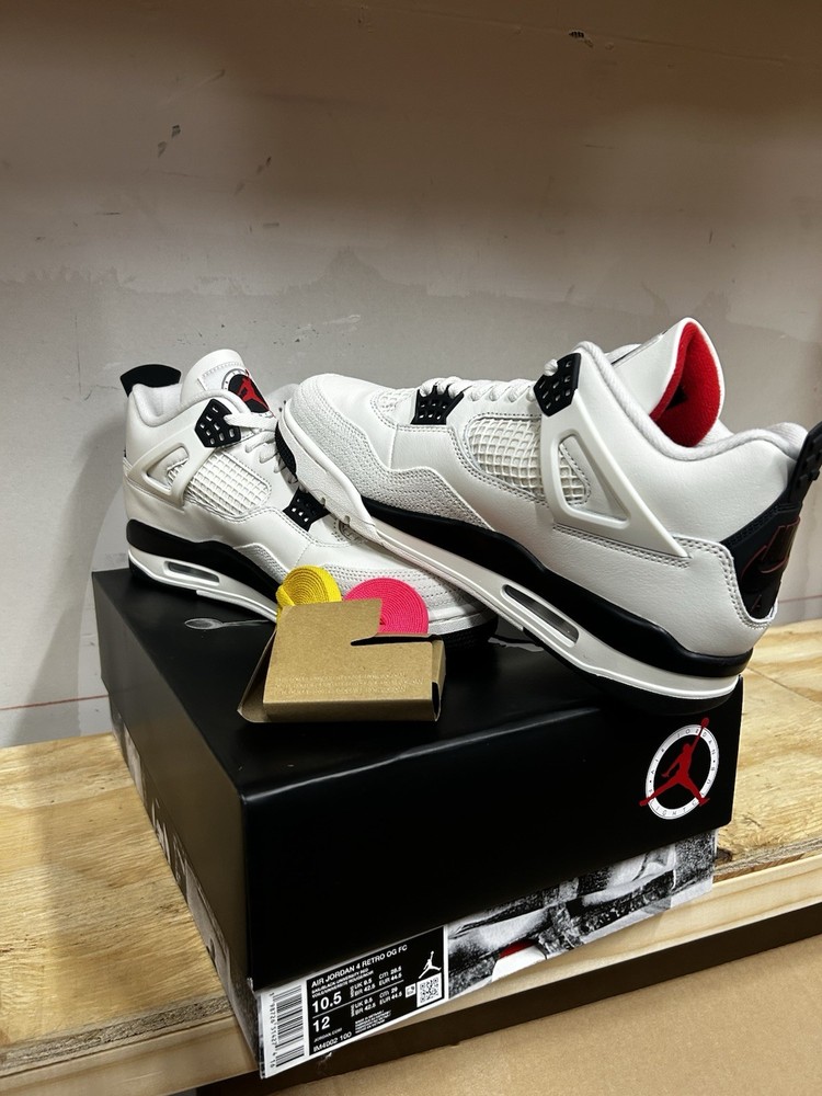 Size 10.5 - Air Jordan 4 Retro Flight Club
