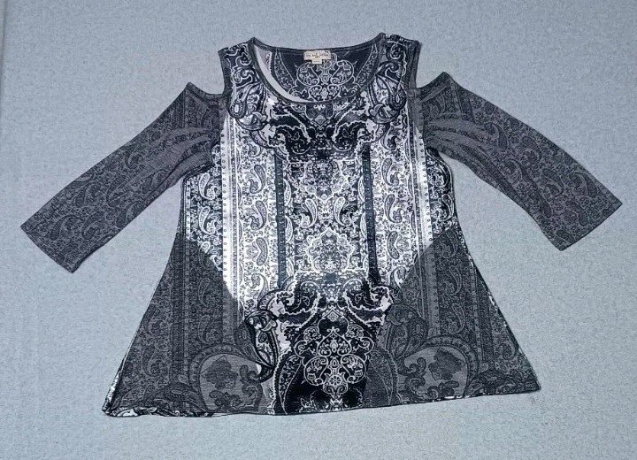 Live And Let Live 3/4 Sleeve Velvet Asymmetrical Hem Tunic Blouse Womens Size PM