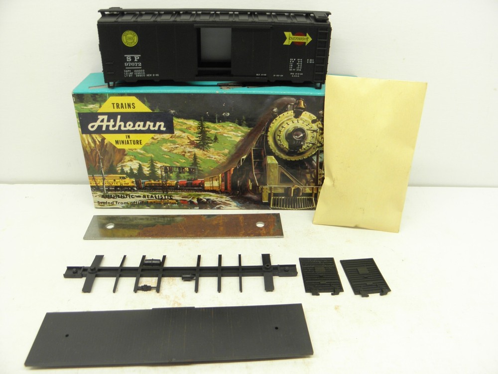 Athearn 5045- 40' S-Door Box Car - Southern Pacific #97672 Ho Scale- Car-Kit