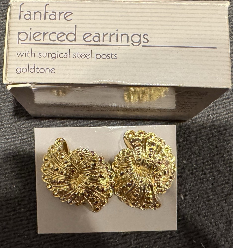 Vintage Avon 1988 Fanfare Gold Tone Pierced Earrings Surgical Steel NIB 80s
