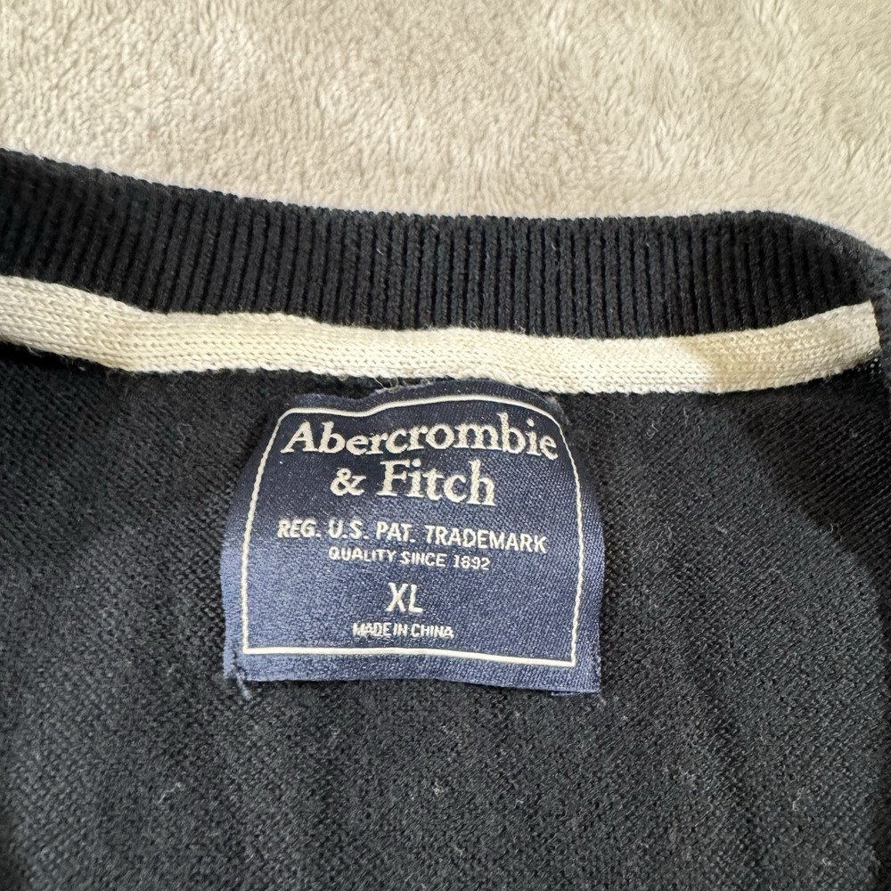 Abercrombie & Fitch Men's Black  V-Neck Sweater - Size XL