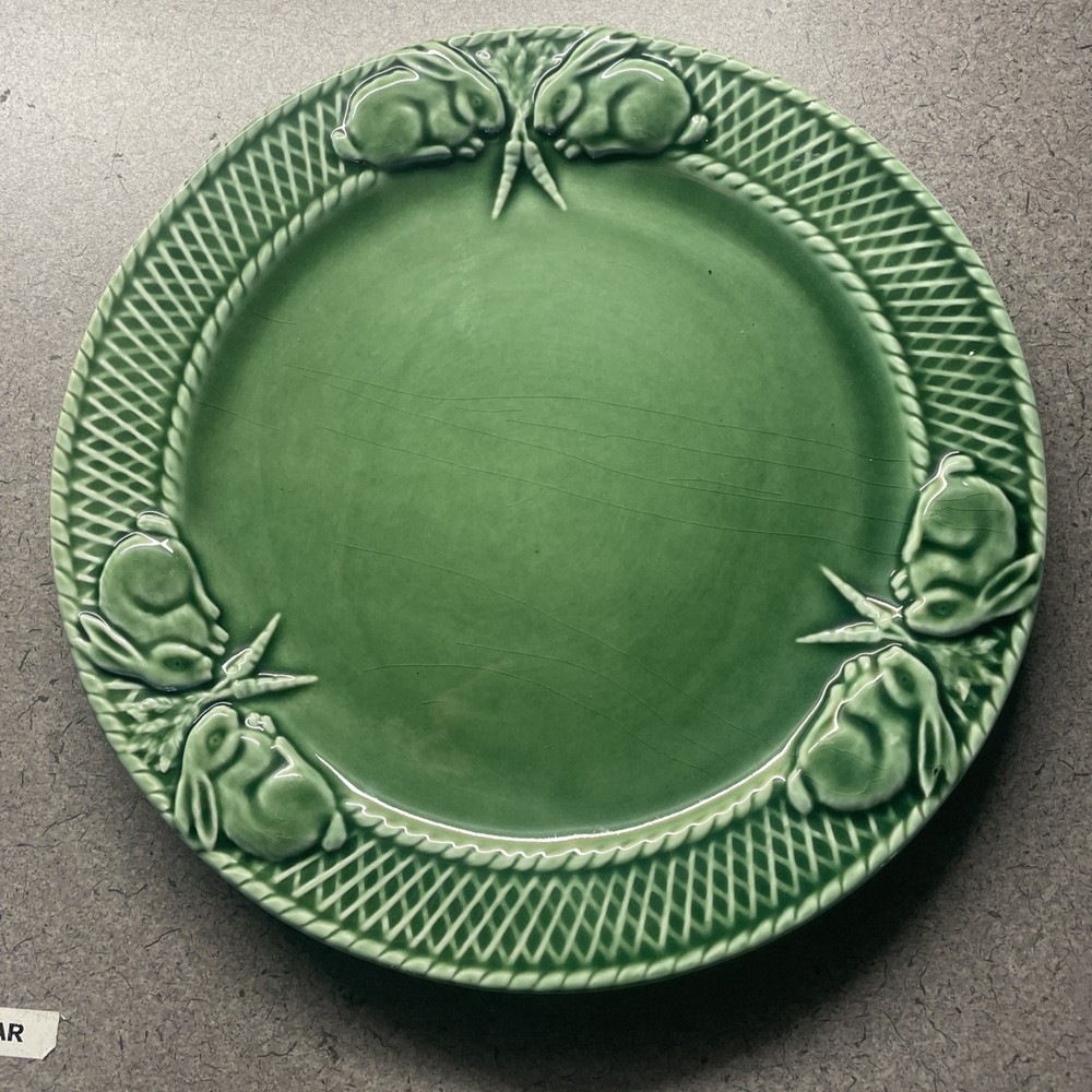 Bordallo Pinheiro Green Bunny Rabbit Easter Plate Dinner 10 1/4” Portugal