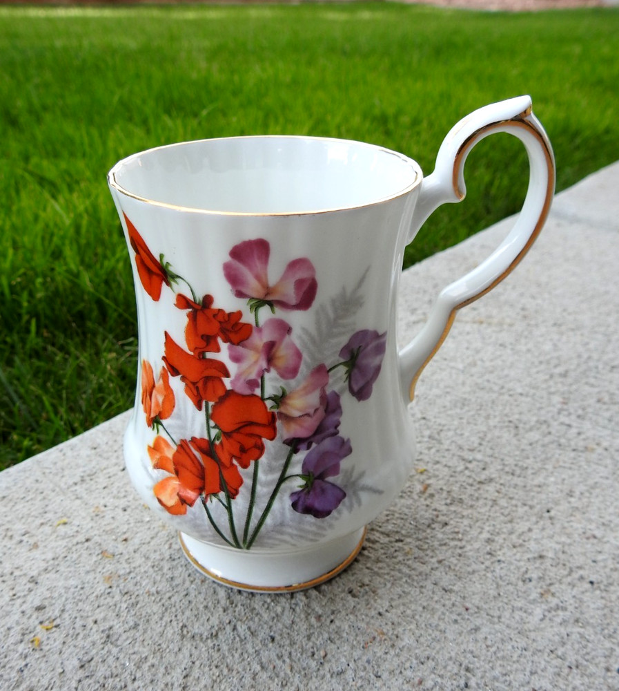 Royal Windsor Fine Bone China Floral Gold Trim Tea Cup England