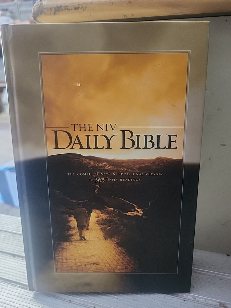 NIV Daily Bible for Year-Round Spiritual Growth and Devotion