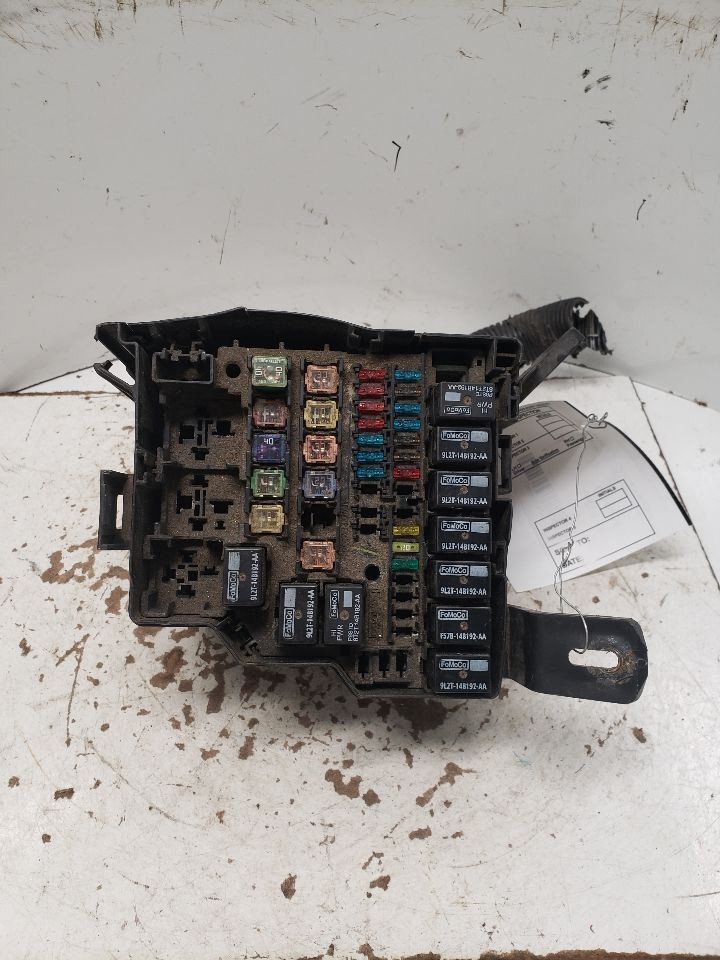 Fuse Box Engine Fits 11-13 FIESTA Used OEM Tested