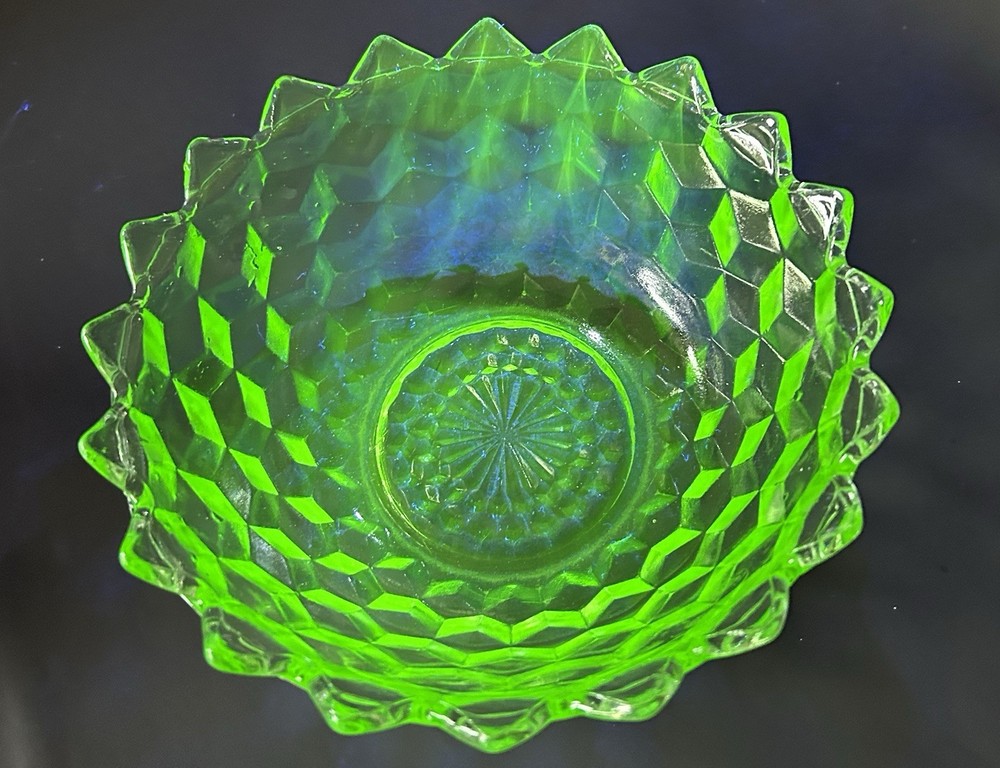 Depression Green Uranium Glass Jeanette Cube Sawtooth Bowl 7.25” Circa 1929-1933