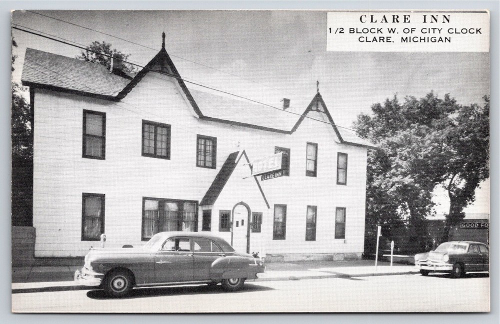 Roadside~Michigan~Clare Inn Hotel~1940s Cars~B&W Vintage Postcard