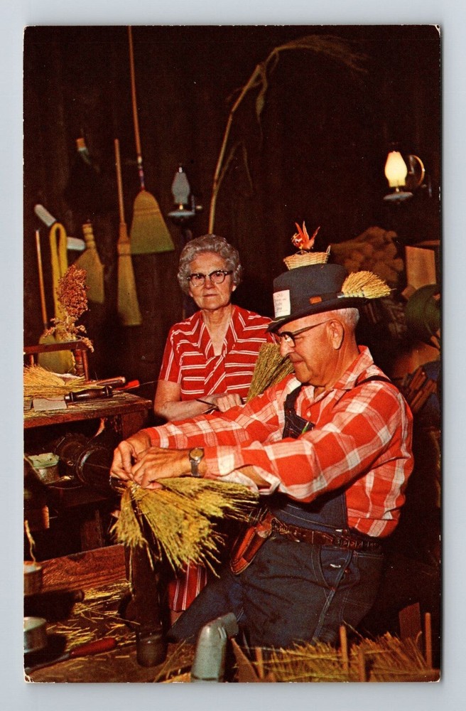 West Amana IA-Iowa, Ye Olde Broom And Basket Shop, Vintage Postcard