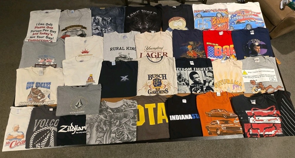 Lot of 30 Vintage Y2K T-Shirts Wholesale Vintage Bundle Tee Shirt Lot