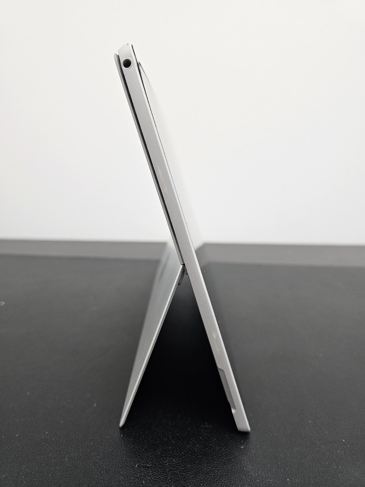 Microsoft Surface Pro 7 i5-1035G4 16GB Ram 256GB SSD Win 11 Pro ***READ***