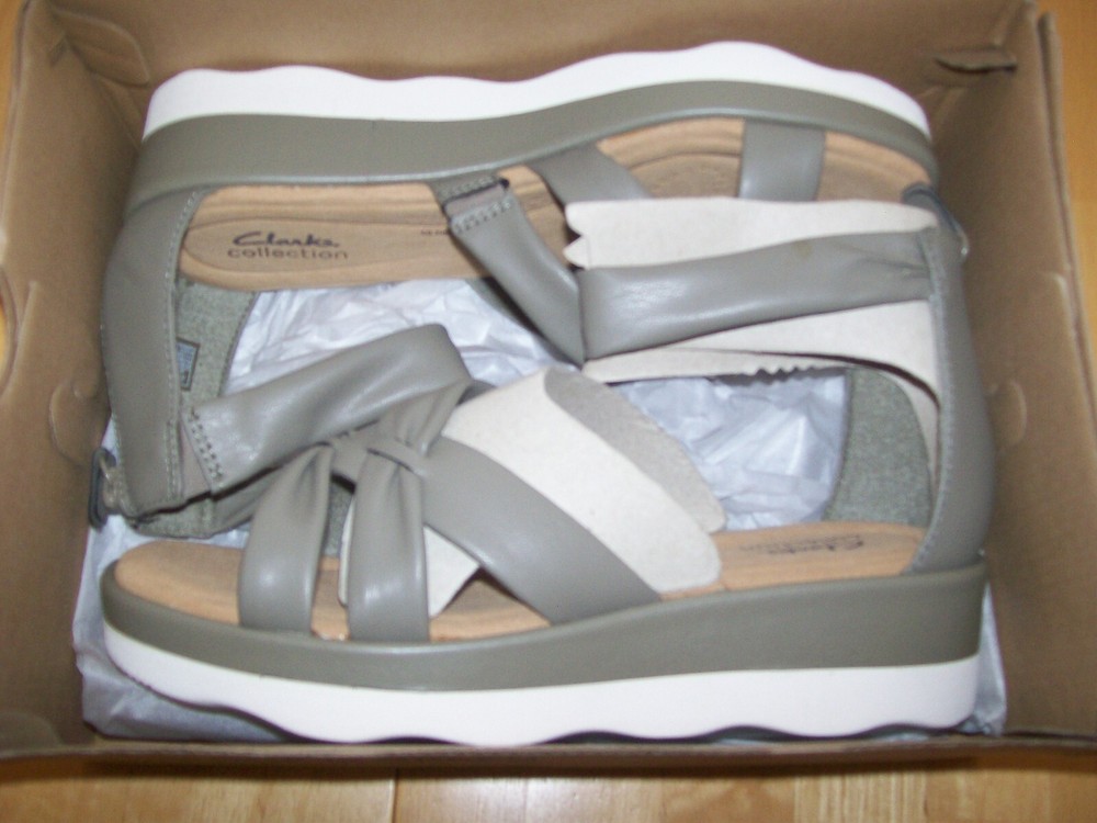 New Clarks Clara Rae Olive Green Leather Low Wedge Sandals Women's Size 9 NWB