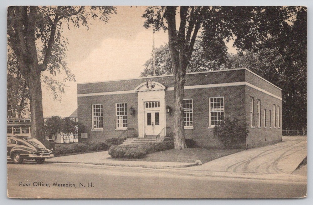 Meredith, New Hampshire Post Office Vintage Postcard Meriden Gravure Co.