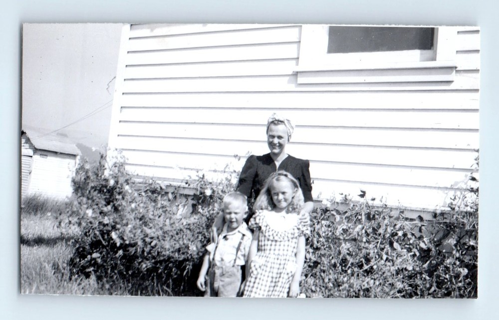 Old Vintage Photo WOMAN BOY AND GIRL OUTSIDE HOUSE ANTIQUE SNAPSHOT