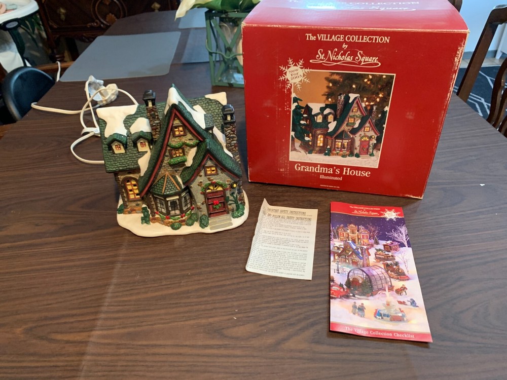 St Nicholas Square Village Collection Grandma's House Christmas Decoration