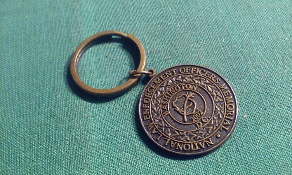Keychain NATIONAL LAW ENFORCEMENT OFFICERS MEMORIAL Key Ring Brass Fob 2001 DC
