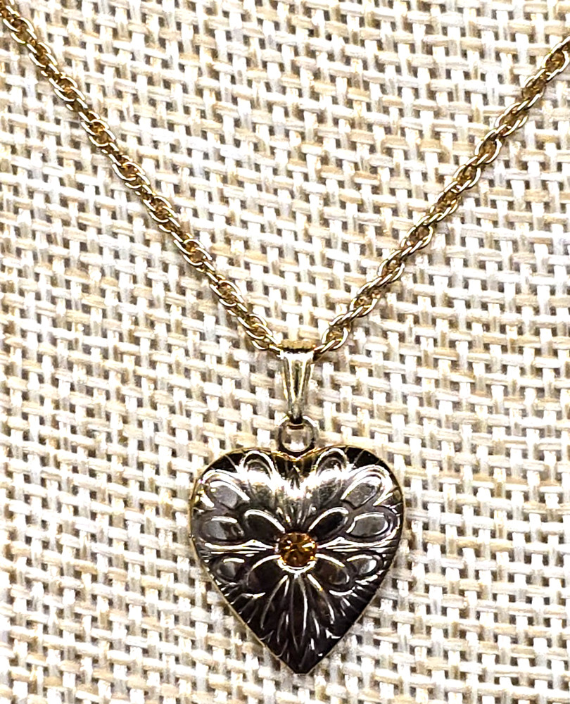 Avon Gold Tone Rope Chain Necklace w Heart Shaped Locket Amber Topaz Rhinestone