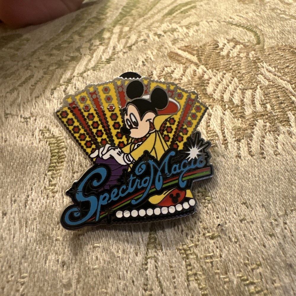 Walt Disney World SpectroMagic Parade Mickey Mouse 2005 Pin Lanyard