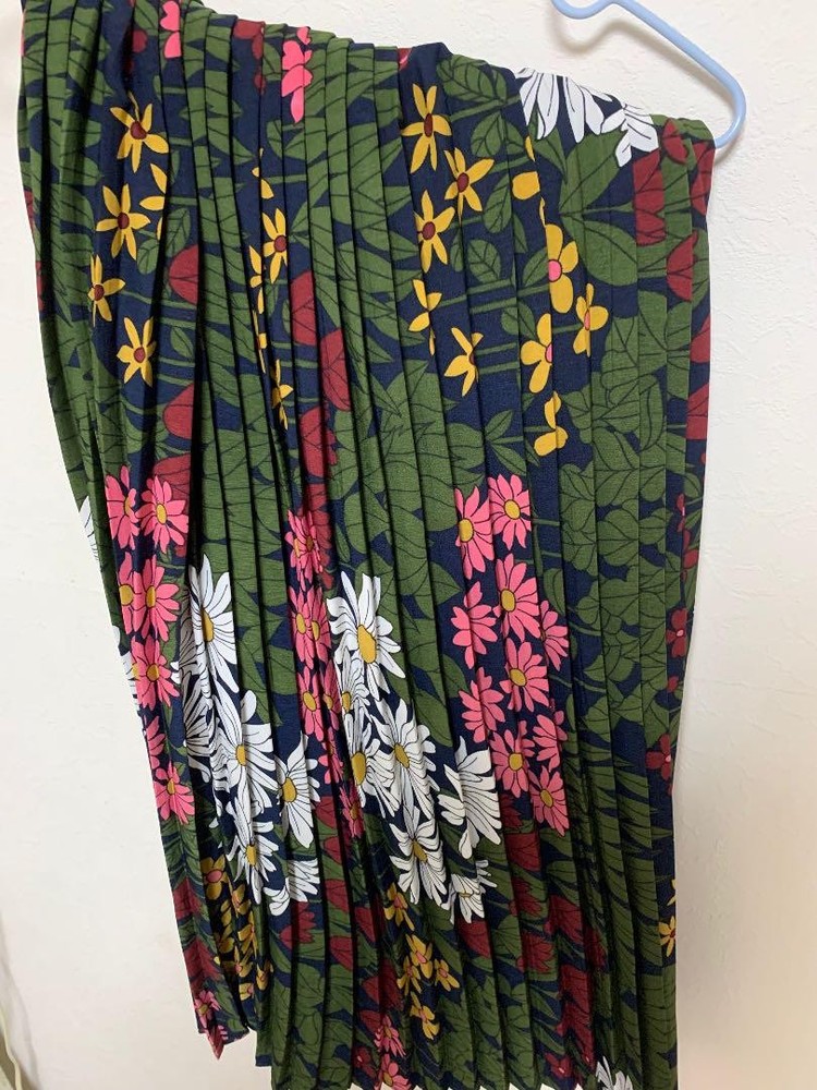 Black Floral Pleated Skirt for All Seasons