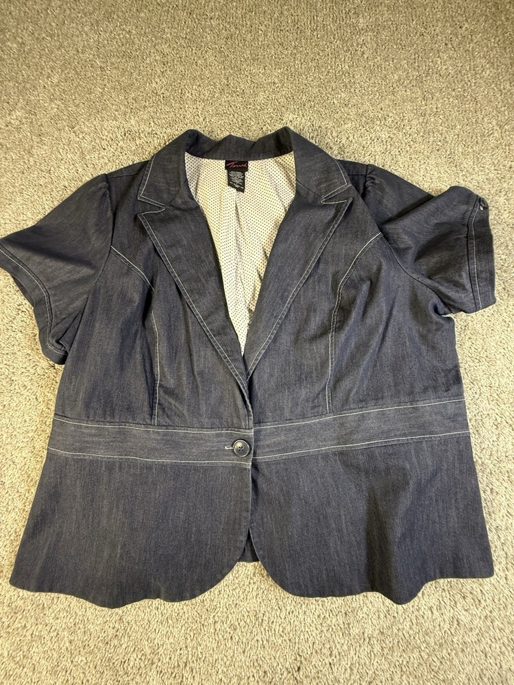 Torrid Size 4 Blue Denim Blazer Jacket 2 Button Long Sleeve Women’s