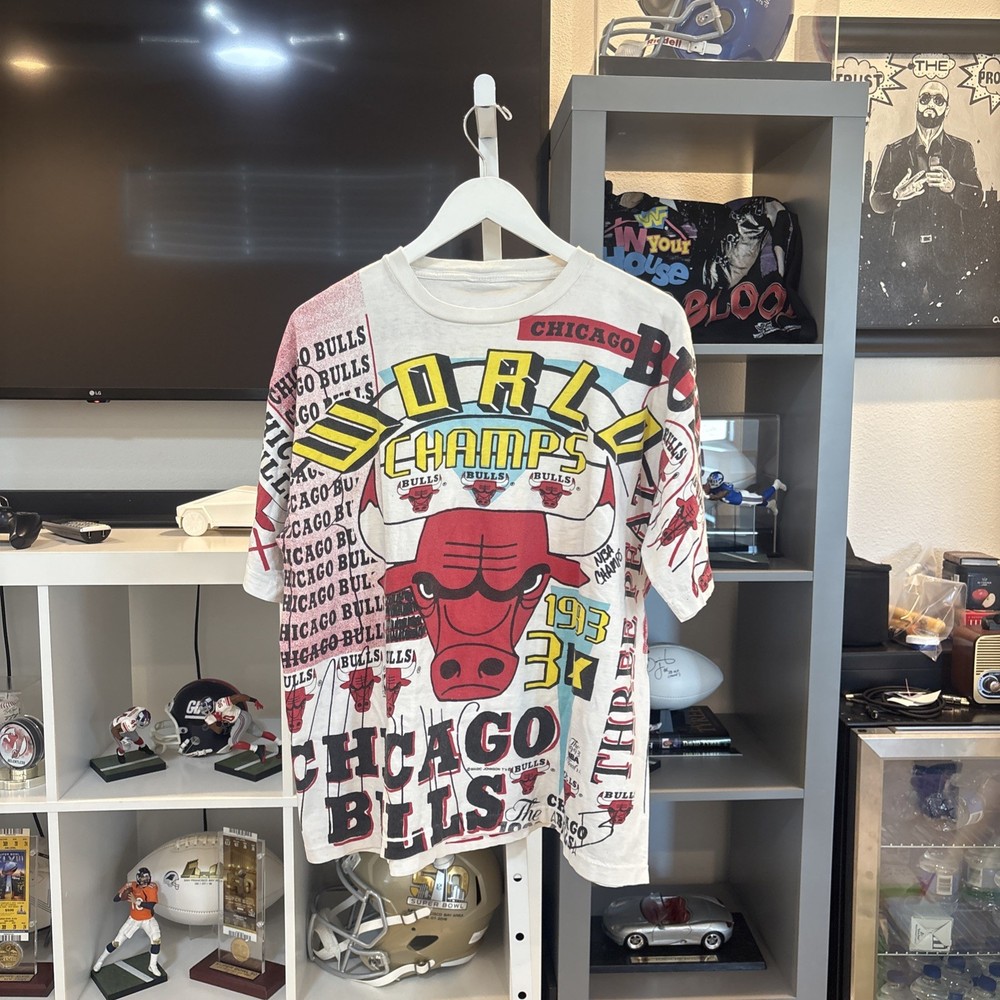 GRAIL Vintage 1993 Single Stitch Chicago Bulls NBA Basketball AOP Rap Tee Shirt