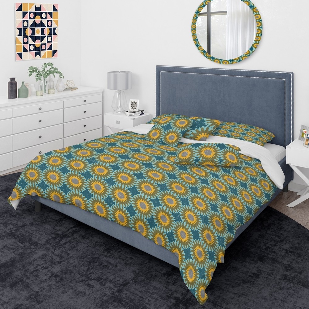 Designart 'Retro Circular Pattern I' Mid-Century Modern