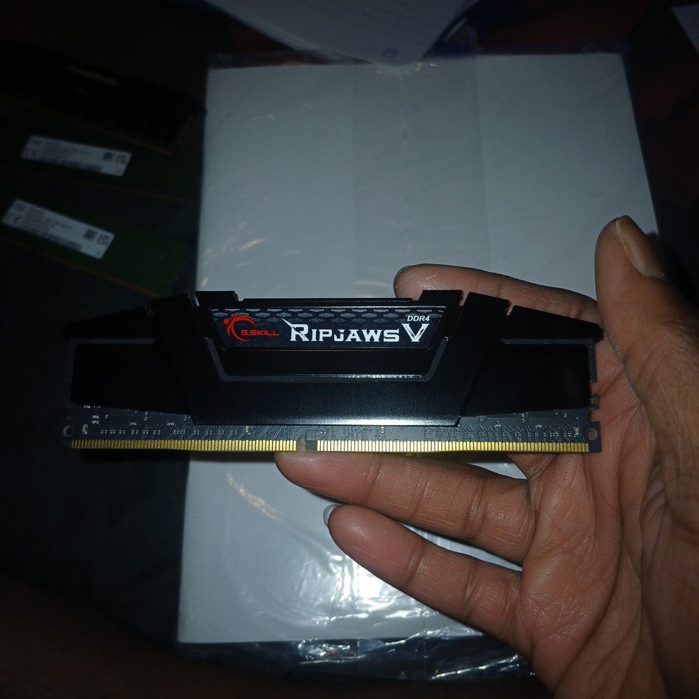 G.Skill PC RAM kit Ripjaws V F4-3200C16D-16GVKB 16 GB 2 x 8 GB DDR4 RAM 3200 MHz