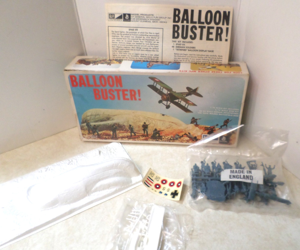 MPC Balloon Buster 2-1207-200, 1/72 Scale Plastic Model Diorama Kit