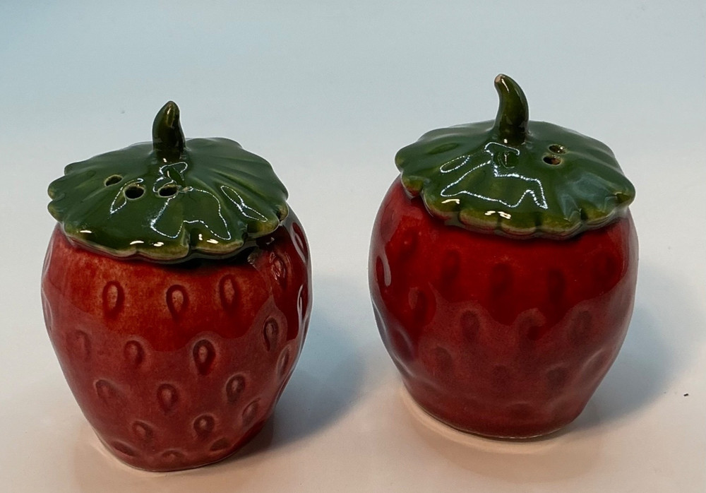 Vintage Ceramic Strawberry Salt And Pepper Shakers Vintage 2