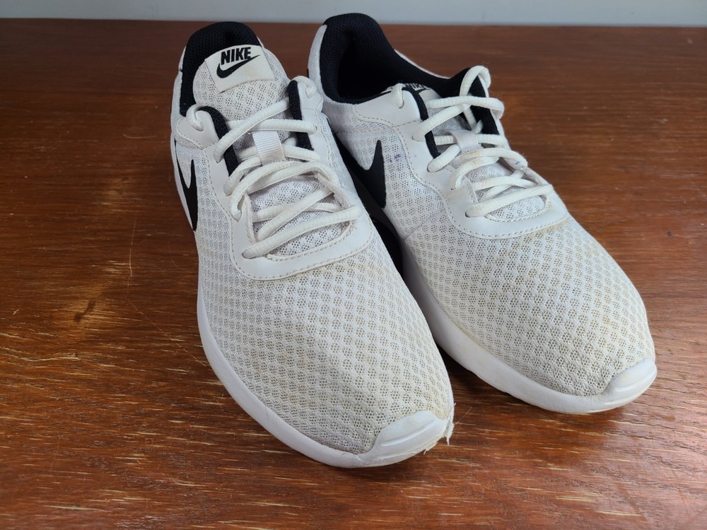 Nike Women's Size 9.5 Tanjun 812655-100 Running Shoes Sneakers White Black