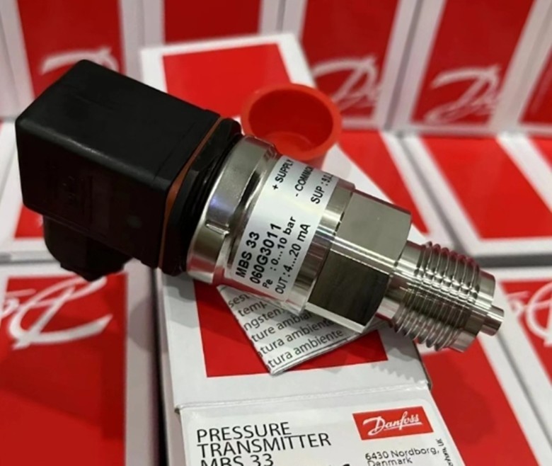 1PCS Danfoss  MBS33 060G3011 pressure sensor