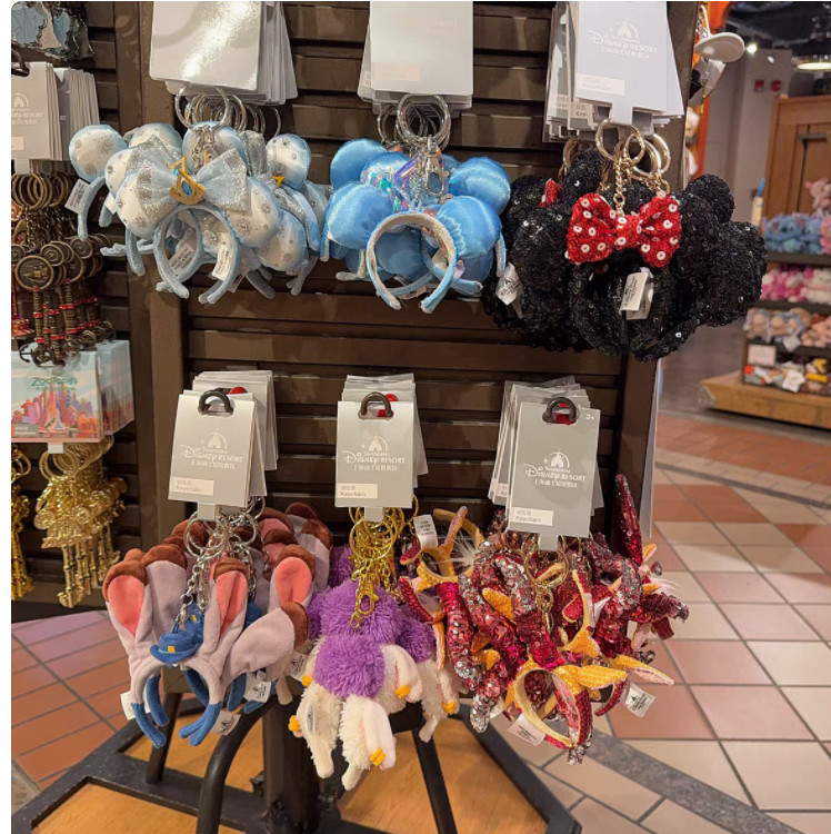 2025 Hot Shanghai Disney Original  minnie mouse ear headband mini keychain