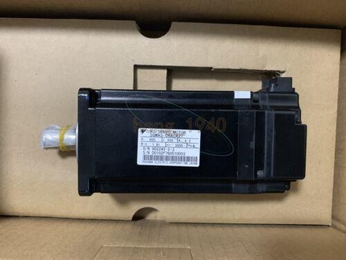 One Yaskawa servo motor SGMAS-06ACA21 NEW