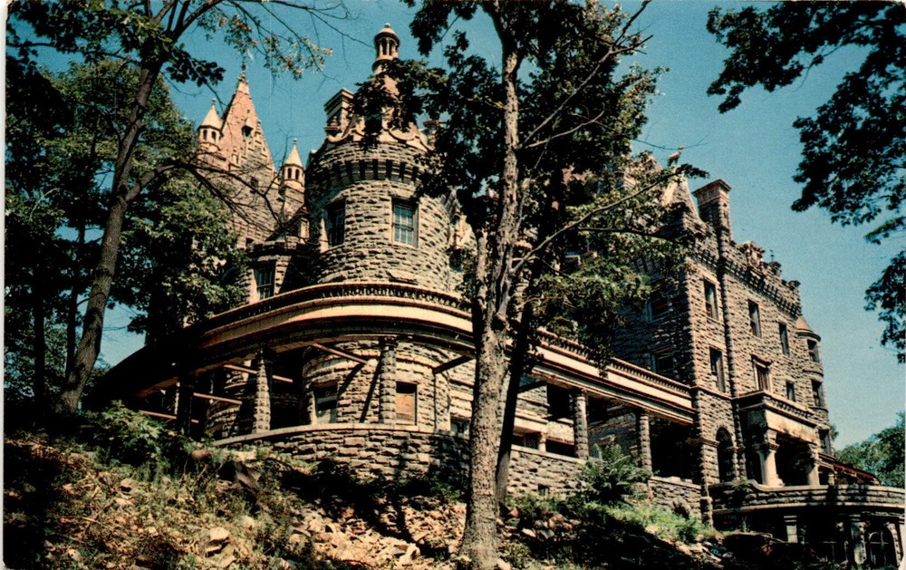 Gray's Wholesale, Clayton, N.Y., Boldt Castle, Heart Island, Thousand Postcard