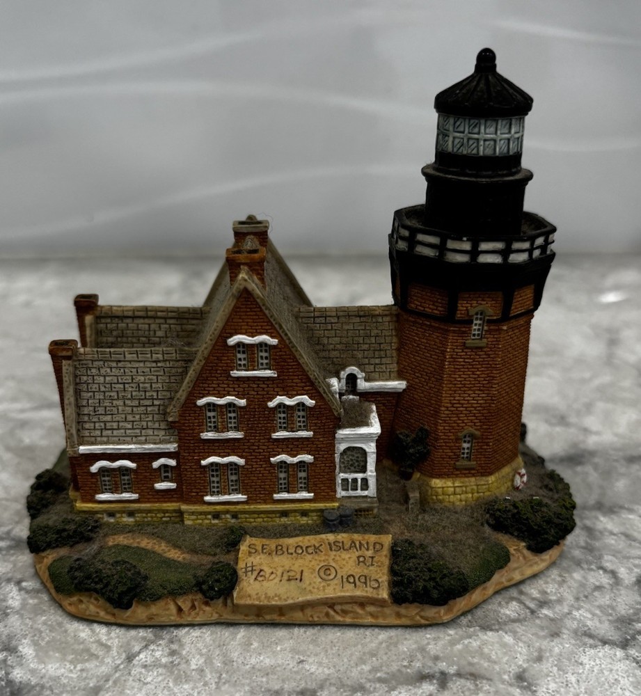 Southeast Block Rhode Island #403 Lighthouse Figurine Harbour Lights 1995