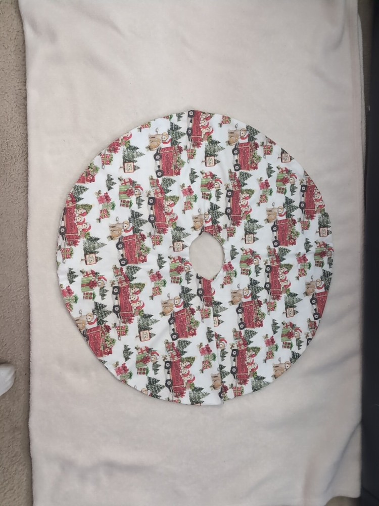 Dog Themed Christmas Tree Skirt 28” Hand-Crafted Brand New Reversible